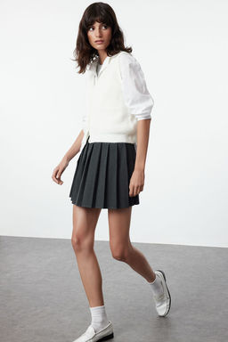 Ekru Yumusak Dokulu Crop Dugmeli V Yaka Regular Yelek TWOAW25YE00019 - Trendyolmilla фото 2