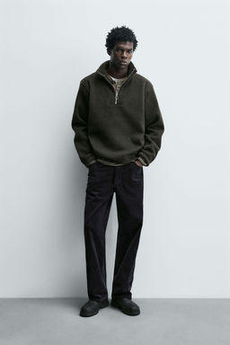 TEXTURED QUARTER-ZIP SWEATSHIRT