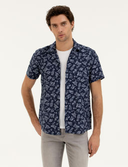 Темно-синяя рубашка стандартного кроя с коротким рукавом