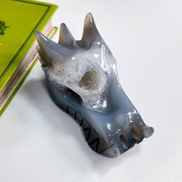 Дракон резной из Агата с жеодой