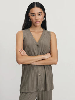 Трикотажный жилет в рубчик  / Zarina