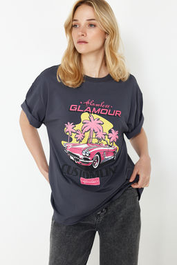 TRENDYOLMILLA Antrasit %100 Pamuk Bask?l? Oversize/Genis Kal?p Bisiklet Yaka Orme T-Shirt TWOSS24TS00135  фото 3