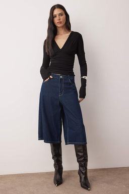 Siyah V Yaka Dokumlu Regular/Normal Kal?p S?rt Dekolteli Orme Bluz TWOAW26BZ00288 - Trendyolmilla фото 2