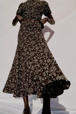 FALDA MIDI BORDADOS / Marr?n / Crudo - Zara фото 2