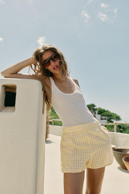 SHORTS CUADROS / Amarillo