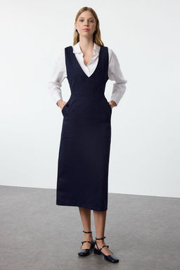 TRENDYOLMILLA Lacivert V Yaka Midi Jile Dokuma Elbise TWOAW25EL00146