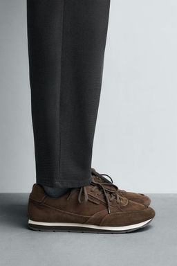 CASUAL LEATHER TRAINERS
