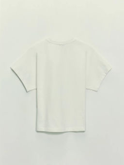 Футболка с брошью из перьев / Zarina