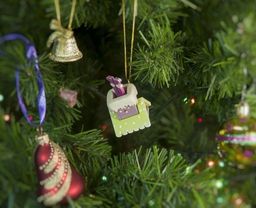 Декоративная елочная игрушка: Домик с ногами Санта Клауса 90YY61504