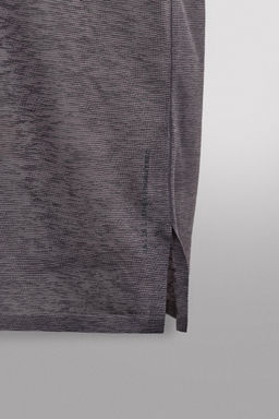 CAMISETA RUNNING ESTRUCTURA LIGERA / Morado Oscuro