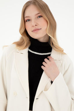 Женское кремовое пальто с вышивкой Неожиданная скидка в корзине