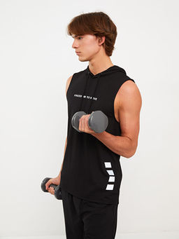 Kap??onlu Bask?l? Erkek Kolsuz Ti??rt