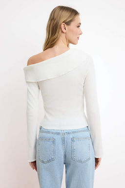 Ekru Fitted/Vucuda Oturan Asimetrik Yaka Aksesuar Detayl? Fitilli Esnek Orme Bluz TWOSS26BZ00072