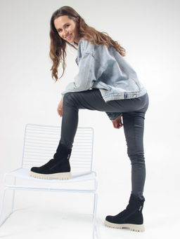 Ботинки 233.1541be. Черный замша/Байка