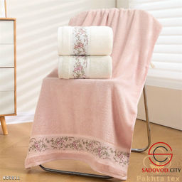 Махровое полотенце из 100% хлопка.