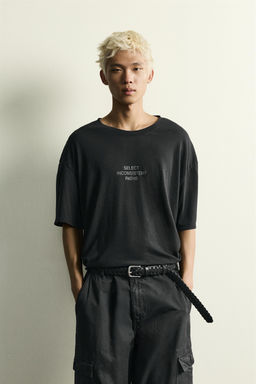 CAMISETA LAVADA RELAXED FIT TEXTOS / Negro - Zara фото 2