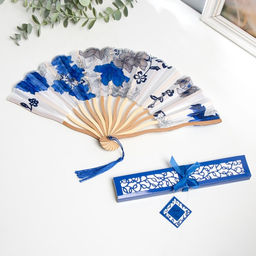 Веер складной h=21 см изгиб, с кистью Цветы, в коробке, бело-синий