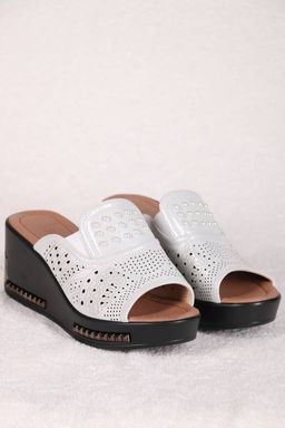 Сабо на платформе с открытым носом