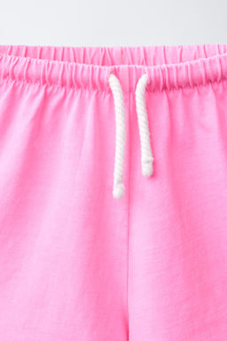 CONJUNTO JOGGING CAMISETA Y BERMUDA LISO / Rosa fl?or