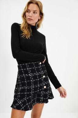 TRENDYOLMILLA Siyah Dugmeli Tuvit Kumas Etek Ucu Volanl? Mini Dokuma Etek TWOAW22ET0155 фото 9