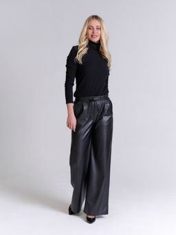 Широкие брюки из экокожи