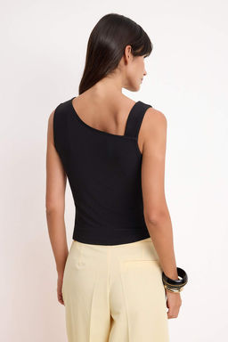 Siyah Fitted/Vucuda Oturan Asimetrik Yaka Kolsuz Aksesuar Detayl? Esnek Orme Bluz TWOSS26BZ00187 - Trendyolmilla фото 4