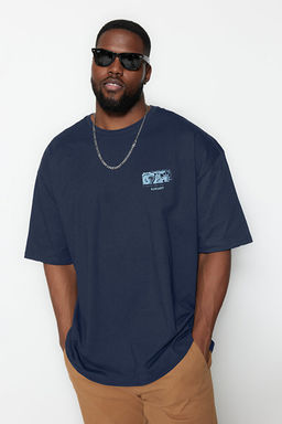 B_y_k Beden Lacivert Oversize/Geni_ Kesim Kabar_k Yaz_ Bask_l_ %100 Pamuk T-shirt TMNSS25BF00018 - Trendyolmilla фото 2