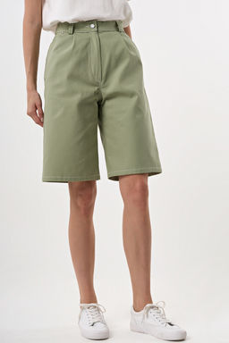 Шорты бермуды из джинсовой ткани светло-зеленые