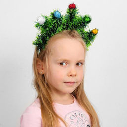 Кокошник Ёлочки зелёные с цветными шариками