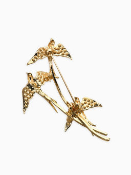 Брошь «Три ласточки», белая в золоте