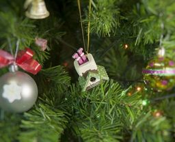 Новогоднее украшение из дерева: Домик с ногами Санта Клауса 6011