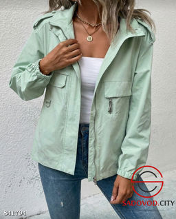 Ветровка женская весенняя