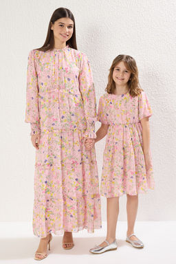 Pembe K?z Cocuk Mini Me Cicekli Dokuma Anne-K?z Bayraml?k Elbise TKDSS25EL00056