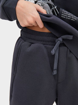 Комплект для мальчиков (джемпер, брюки) серый с печатью - Mark formelle фото 9