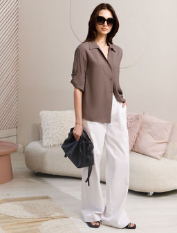 Блузка Vilatte с широкими манжетами, кофейная, из вискозы с лиоцеллом