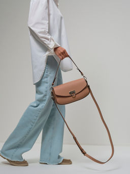 Сумка кожаная на плечо Azaro 31049 бежевая нуга