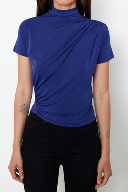 Trendyolmilla Siyah Buzgu/Drape Detayl? Fitted/Vucuda Oturan K?sa Kollu Dik Yaka Esnek Orme Bluz TWOSS24BZ00426  фото 3
