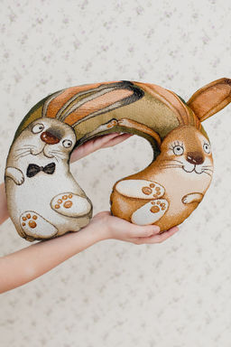 Подушка игрушка С любовью зайчата 30*40