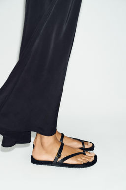 SANDALIA PLANA TIRAS PIEL / Negro - Zara фото 2