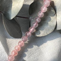 Бусы из Клубничного кварца