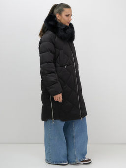 Пальто зимнее утепленное с мехом и капюшоном тренд черного цвета 7753Ch - Visdeer фото 5