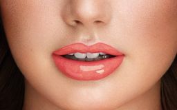 PUPA Блеск для губ MISS PUPA GLOSS тон 203 Коралловая эмоция  фото 2