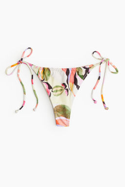 Braga de bikini con lazada