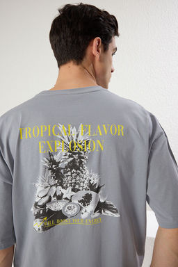 TRENDYOL MAN Gri Oversize/Genis Kesim Meyve S?rt Bask?l? %100 Pamuk T-Shirt TMNSS25TS00052 - Trendyolmilla фото 8