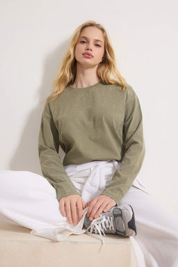 Haki Kal?n Pamuklu Eskitme Efektli Relaxed Kal?p Bisiklet Yaka Uzun Kol Orme T-Shirt TWOAW24TS00006