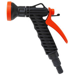 Душ-пистолет поливочный с универсальным штуцером для подключения шланга диаметром 1/2 и 3/4, требуемое давление в системе: 1-2 атм, пластик (Россия)