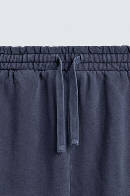 BERMUDA JOGGER B?SICA LAVADA / Azul?n