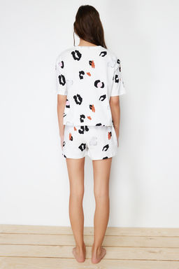 Beyaz-Cok Renkli %100 Pamuklu Leopar Desenli Sloganl? Sortlu Orme Pijama Tak?m? THMSS24PT00032