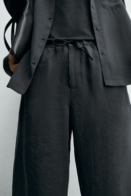 PANTAL?N FLUIDO RELAXED FIT / Negro - Zara фото 5