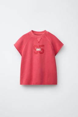 CAMISETA FELPA N?MERO Y GRAFFITI / Rojo fuerte